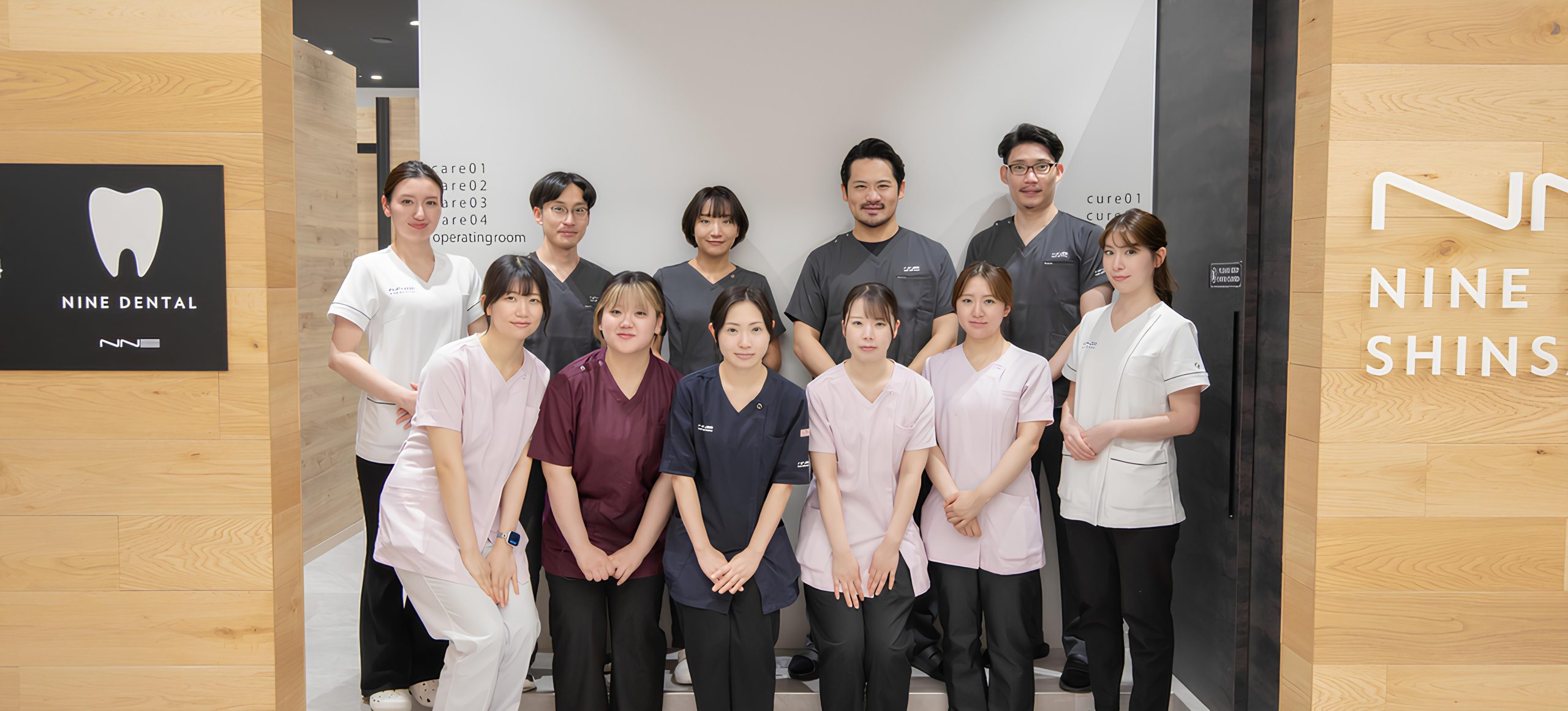 NINE DENTAL 心斎橋PARCOスタッフの集合写真